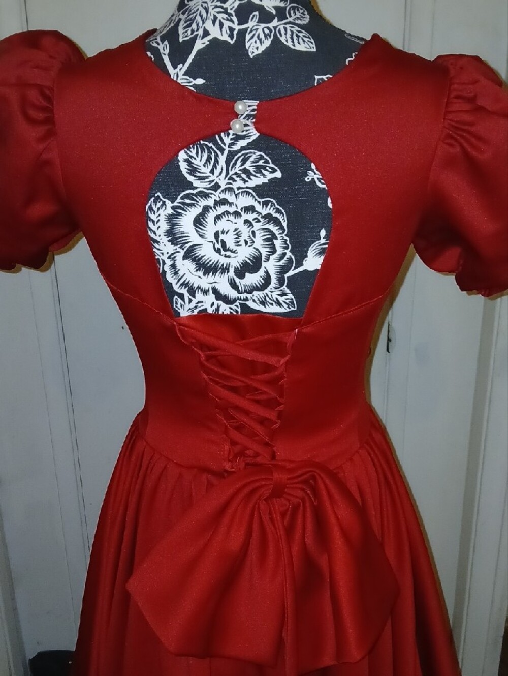 Elegant Red Puff-Sleeve Evening Gown - Picture 5 of 11
